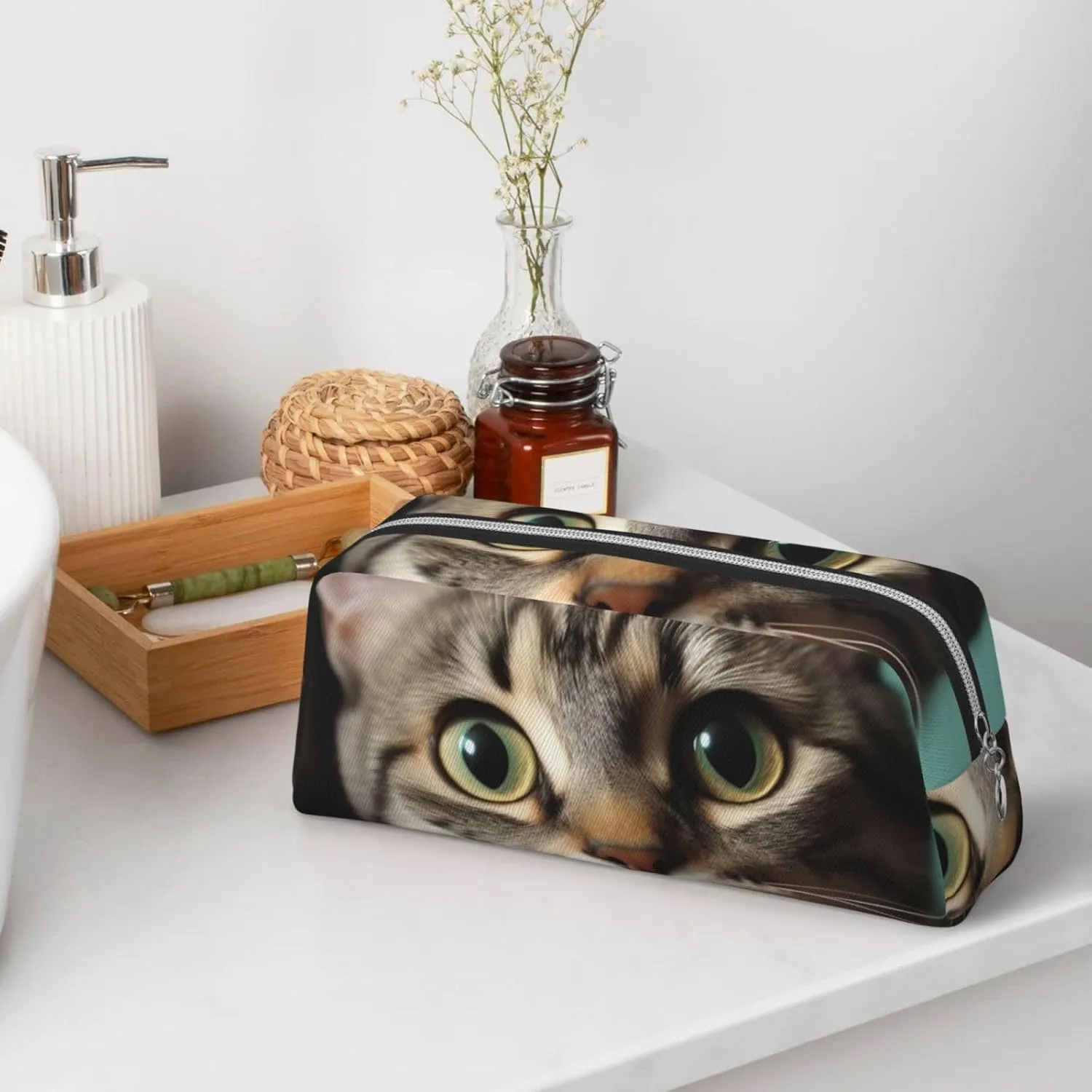A curious cat Makeup Bag for Women Men Travel Toiletry Bag Aesthetic Purse Pouch Large Pencil Case