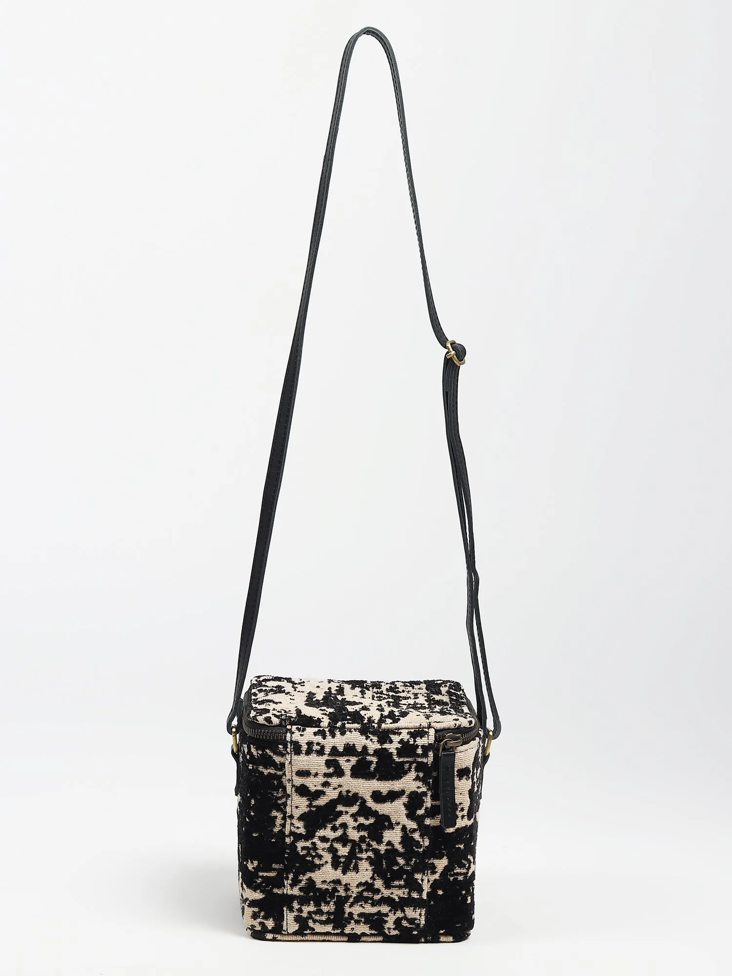 ALIRA - LEATHER & JACQUARD SLING BAG