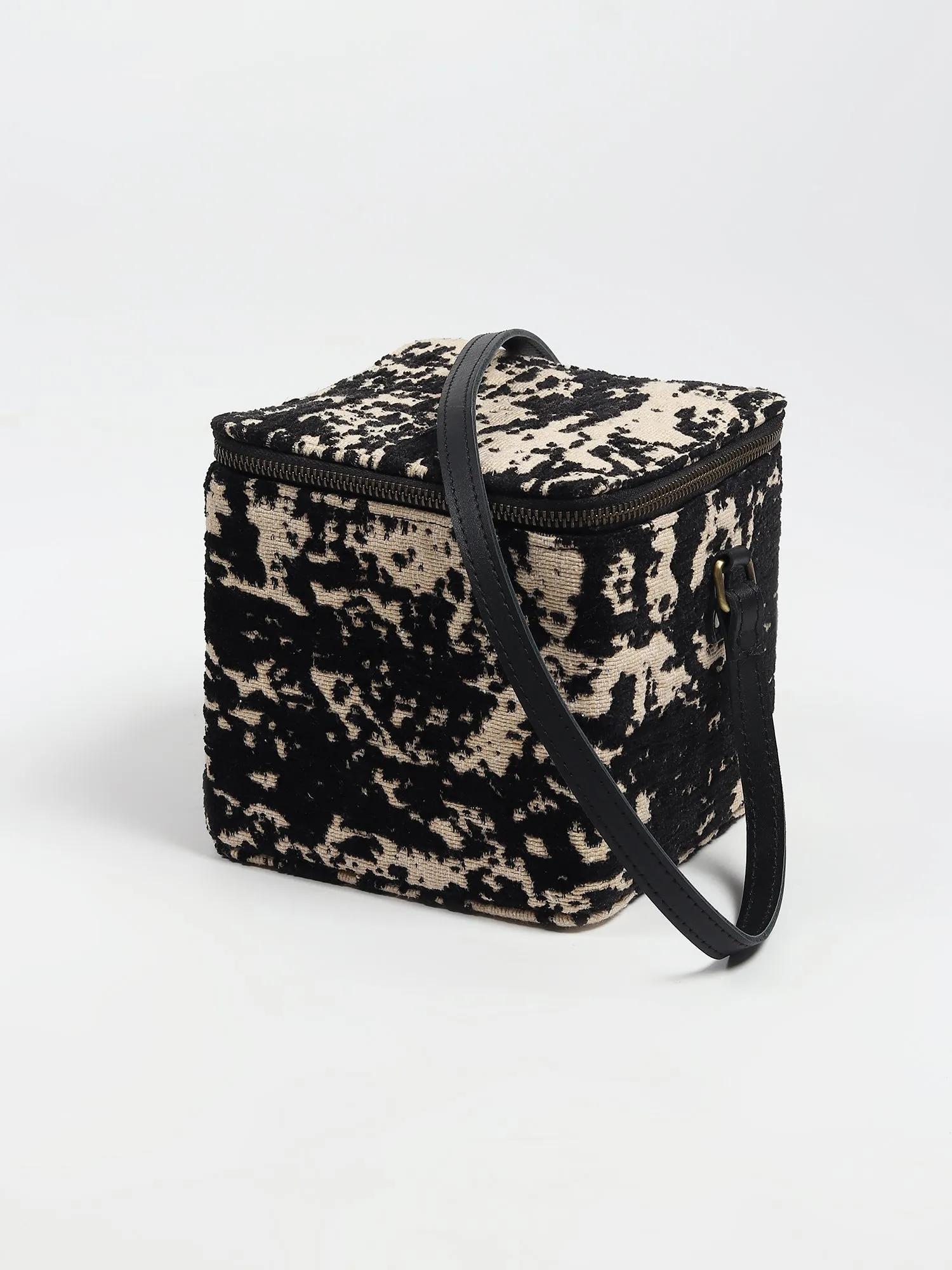 ALIRA - LEATHER & JACQUARD SLING BAG