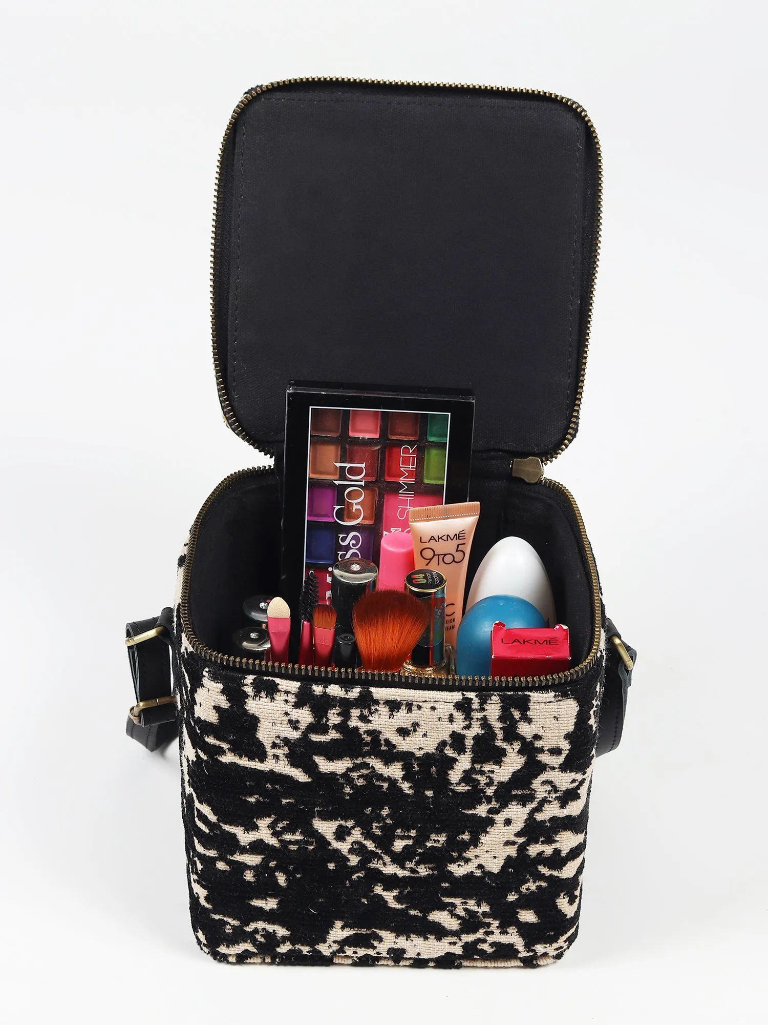 ALIRA - LEATHER & JACQUARD SLING BAG