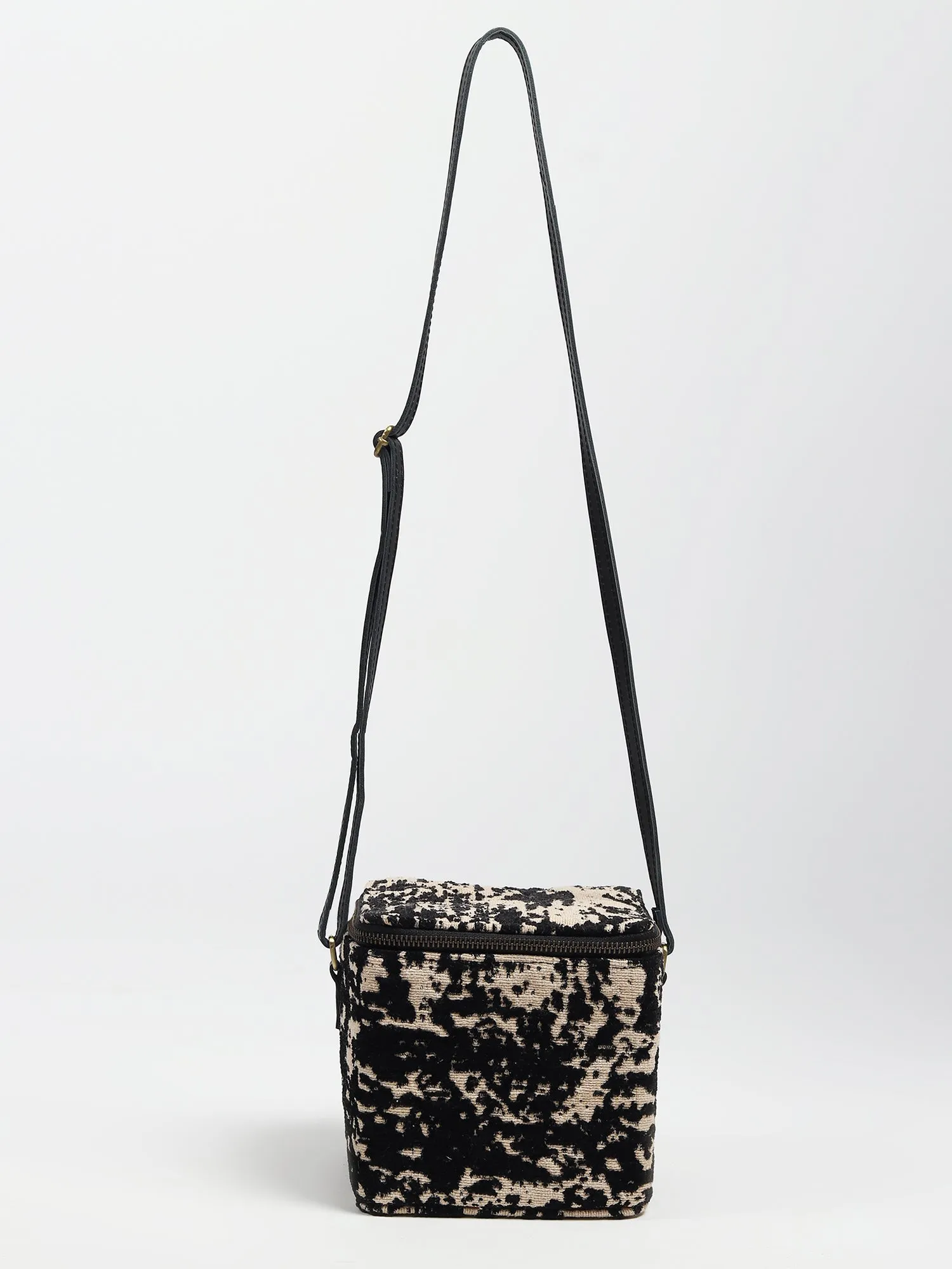 ALIRA - LEATHER & JACQUARD SLING BAG