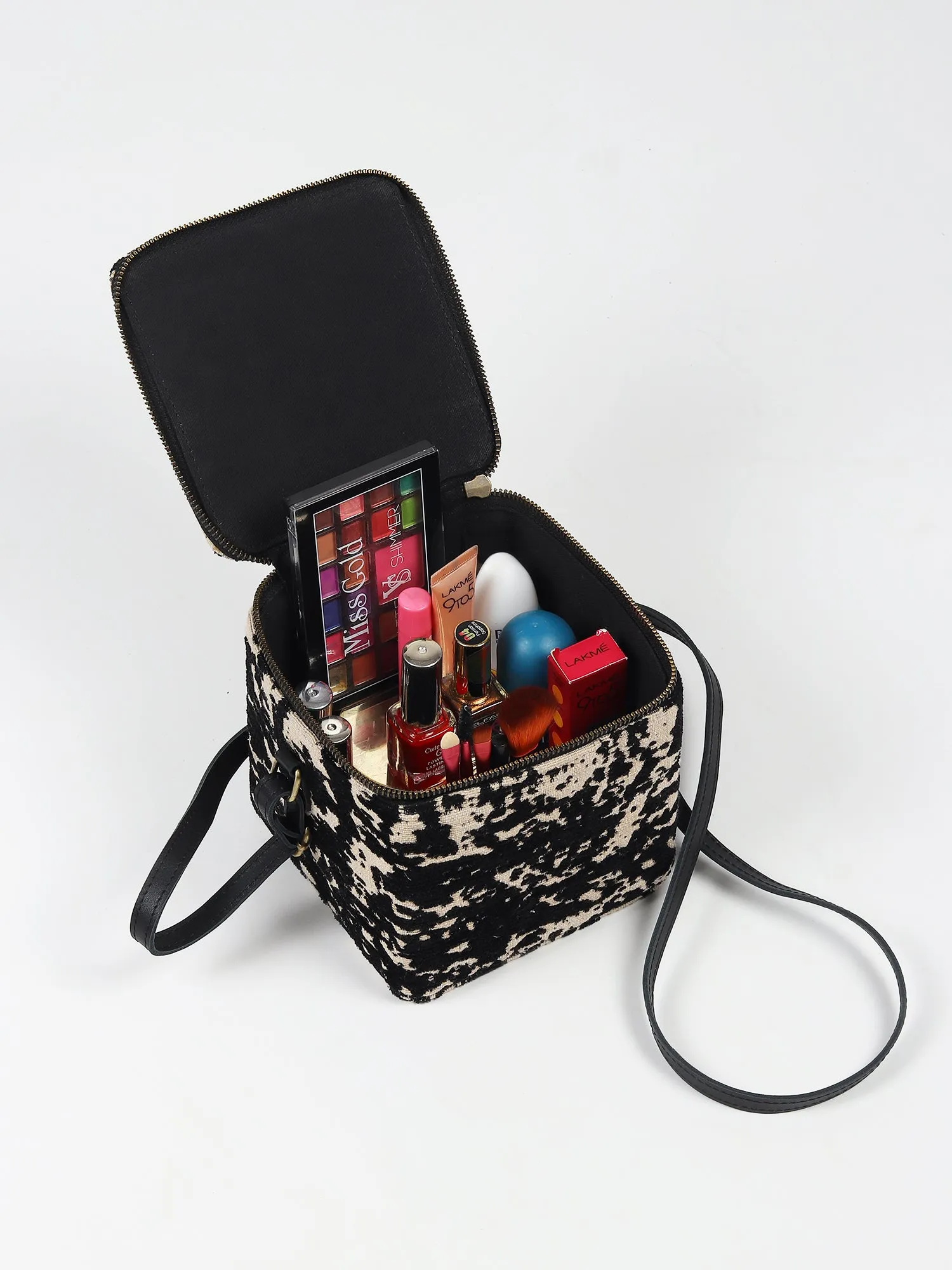ALIRA - LEATHER & JACQUARD SLING BAG
