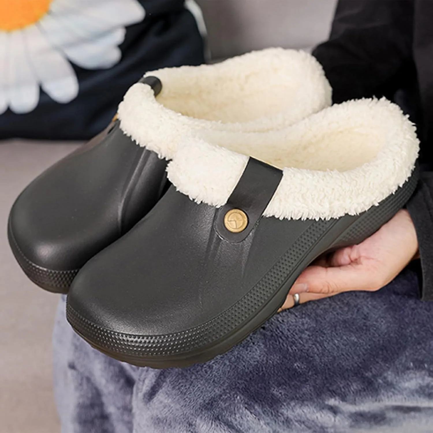 Clog Slippers for Women Classic Fur Lined Clogs Waterproof Winter Fuzzy Slippers for Women Men Indoor and Outdoor