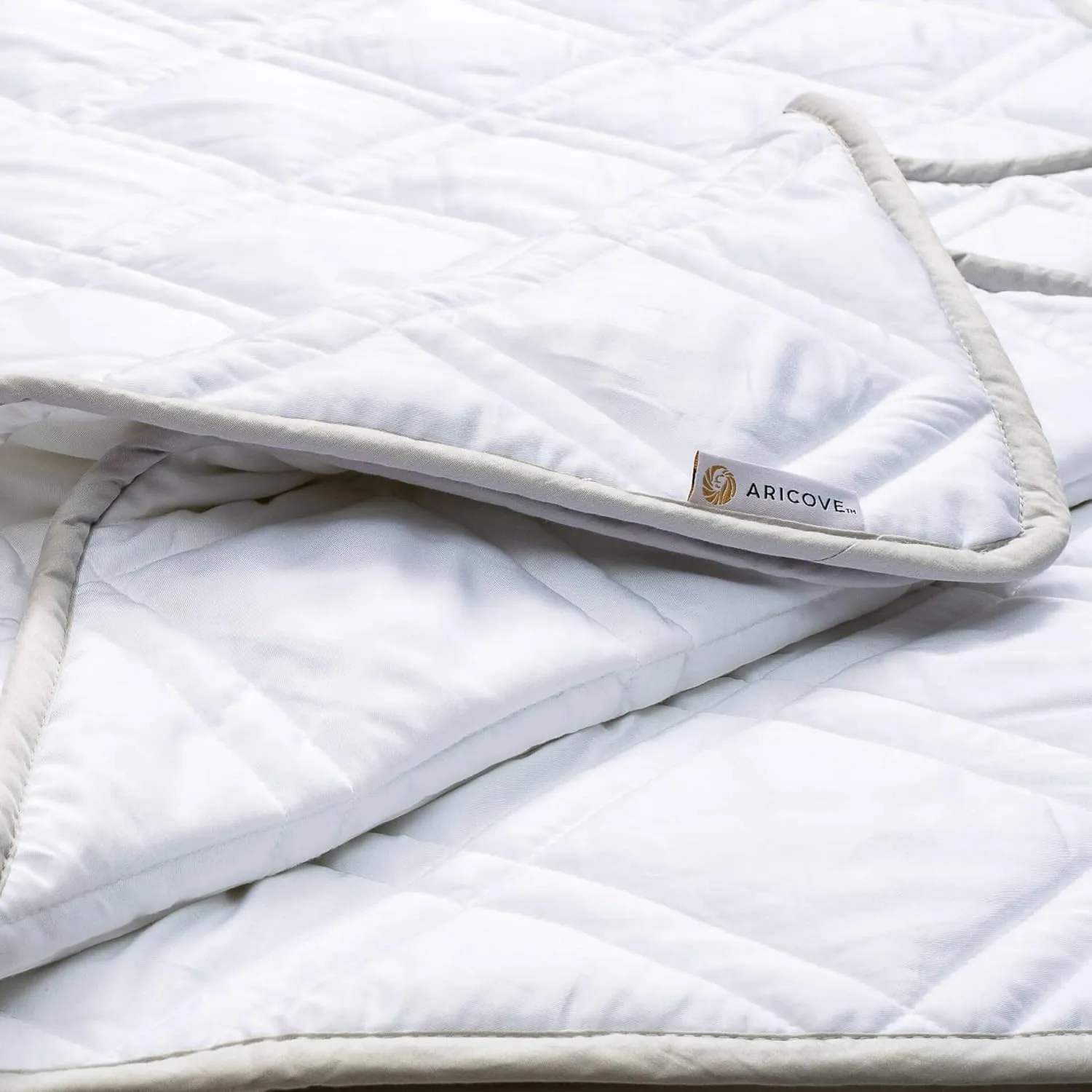 Cooling Weighted Blanket, 10 lbs, Twin Size for Adults, Luxury Heavy Blanket, Silky Soft Bamboo Viscose, 48x72 inches, Machine Washable, White