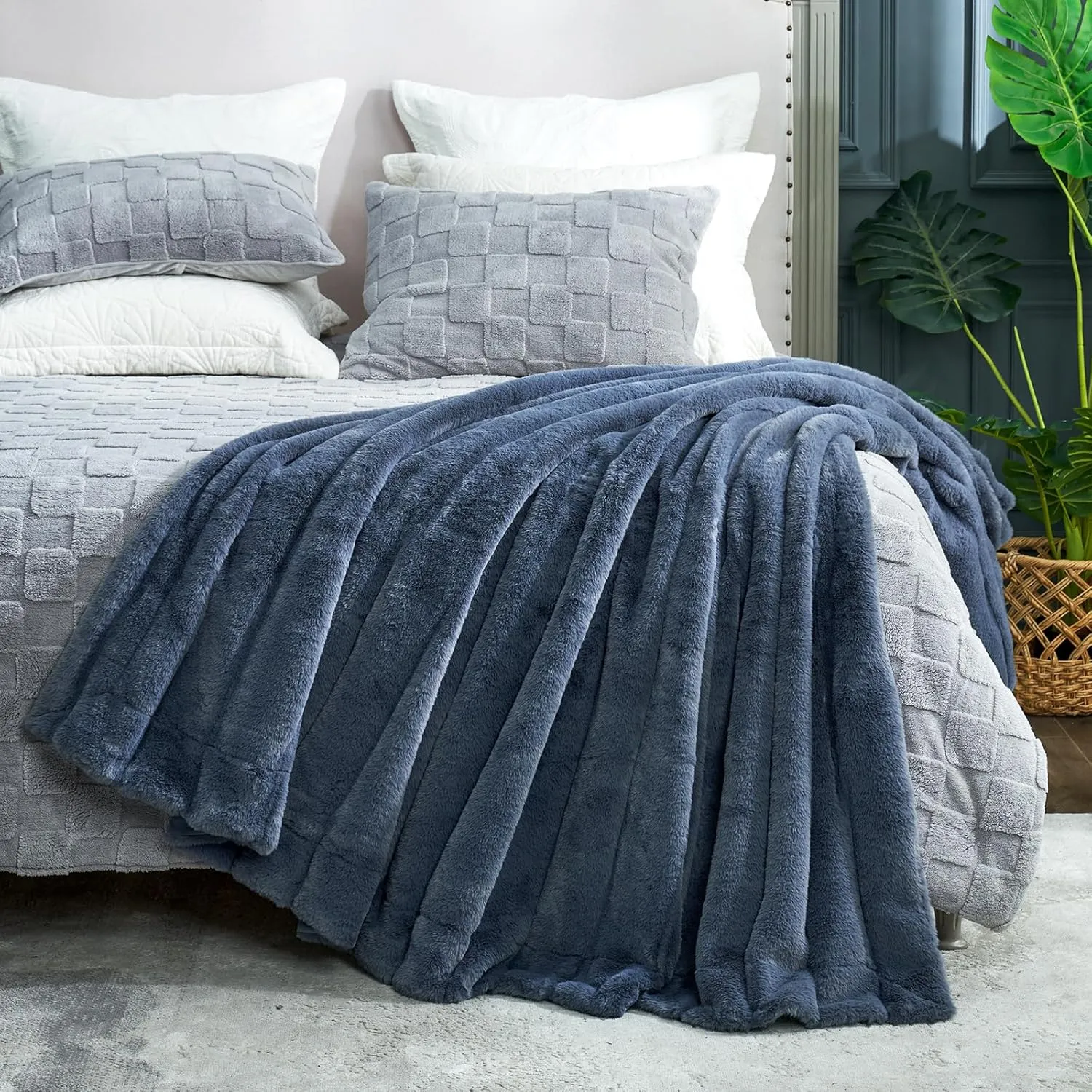 Cozy Bliss Faux Fur Throw Blanket for Couch, Cozy Soft Plush Thick Winter Blanket for Sofa Bedroom Living Room, 50 * 60 Inches Blue