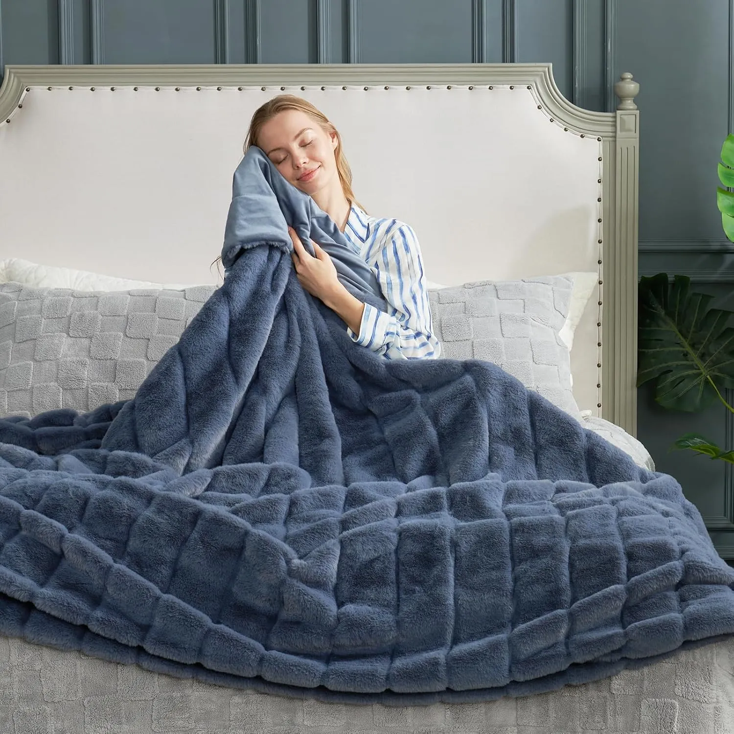 Cozy Bliss Faux Fur Throw Blanket for Couch, Cozy Soft Plush Thick Winter Blanket for Sofa Bedroom Living Room, 50 * 60 Inches Blue