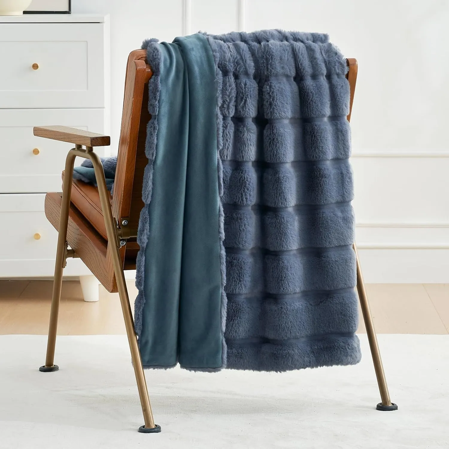 Cozy Bliss Faux Fur Throw Blanket for Couch, Cozy Soft Plush Thick Winter Blanket for Sofa Bedroom Living Room, 50 * 60 Inches Blue