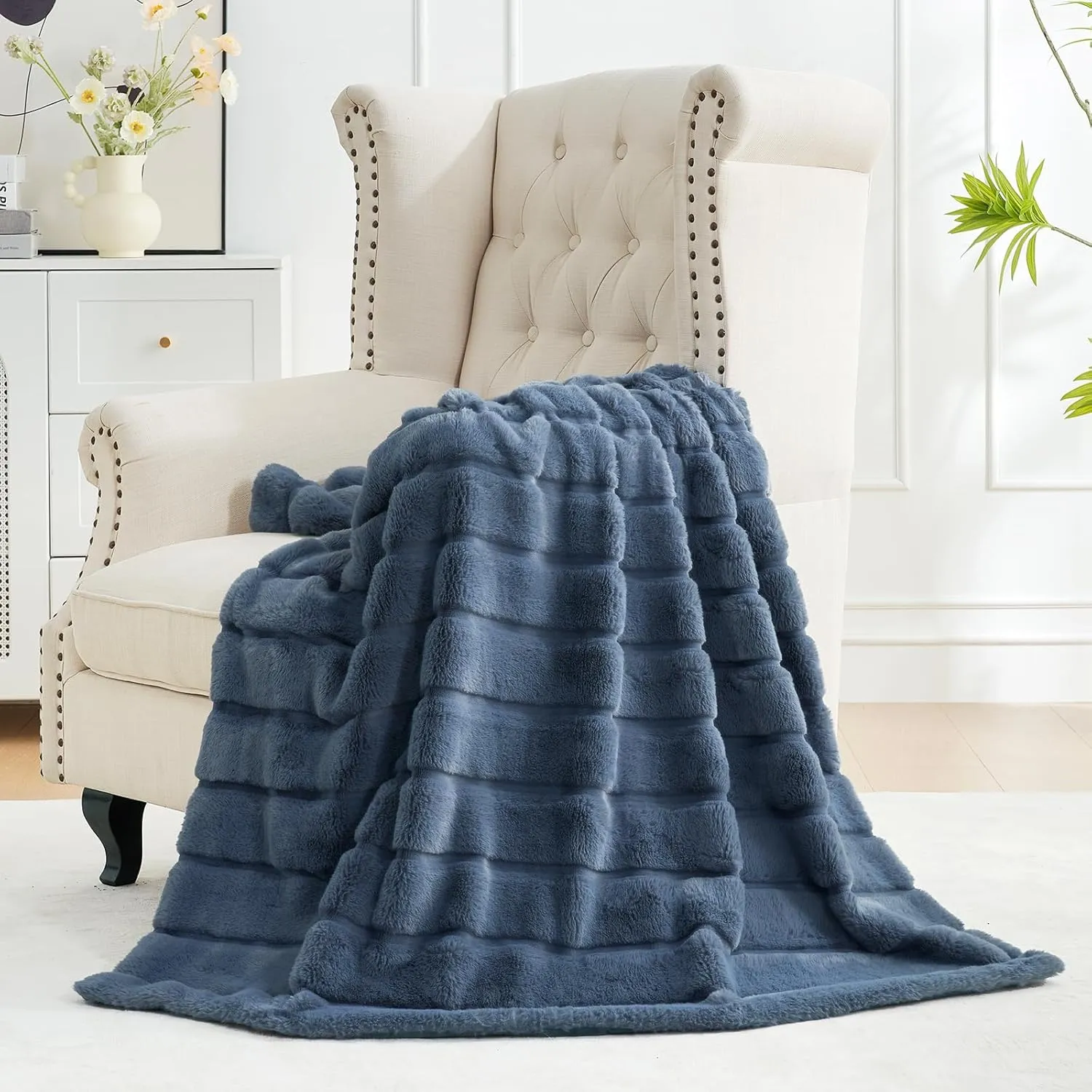 Cozy Bliss Faux Fur Throw Blanket for Couch, Cozy Soft Plush Thick Winter Blanket for Sofa Bedroom Living Room, 50 * 60 Inches Blue