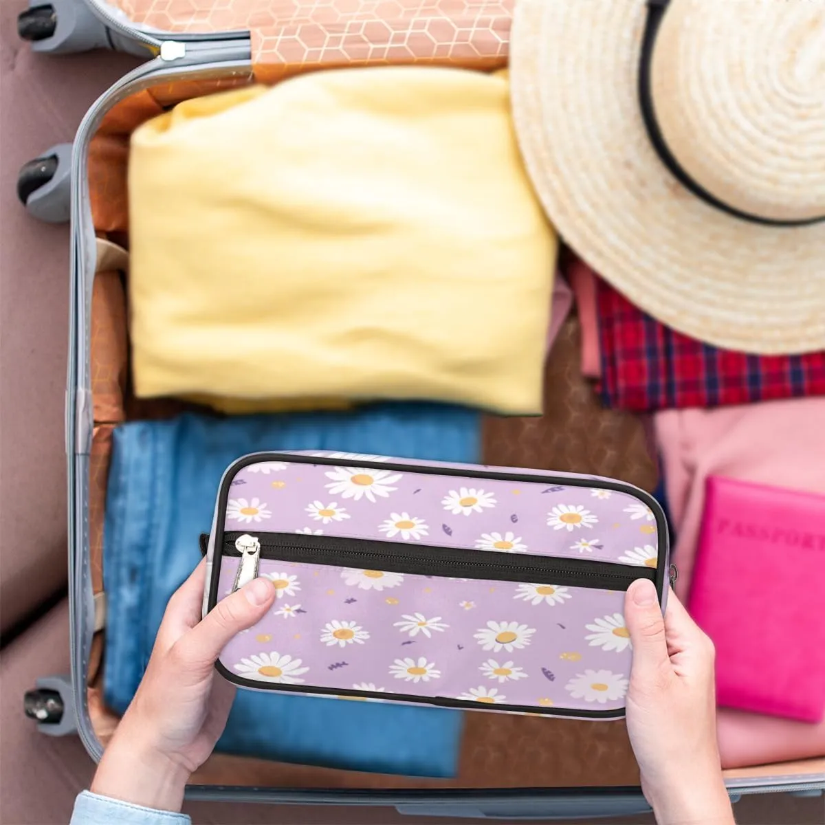 Daisy Toiletry Bag for Women Girl,Floral Travel Cosmetic Bag,Hanging Makeup Bag,Approved Hygiene Bag Waterproof Dopp Kit Organizer for Toiletries Shower Bathroom Carry-on Accessories Gifts