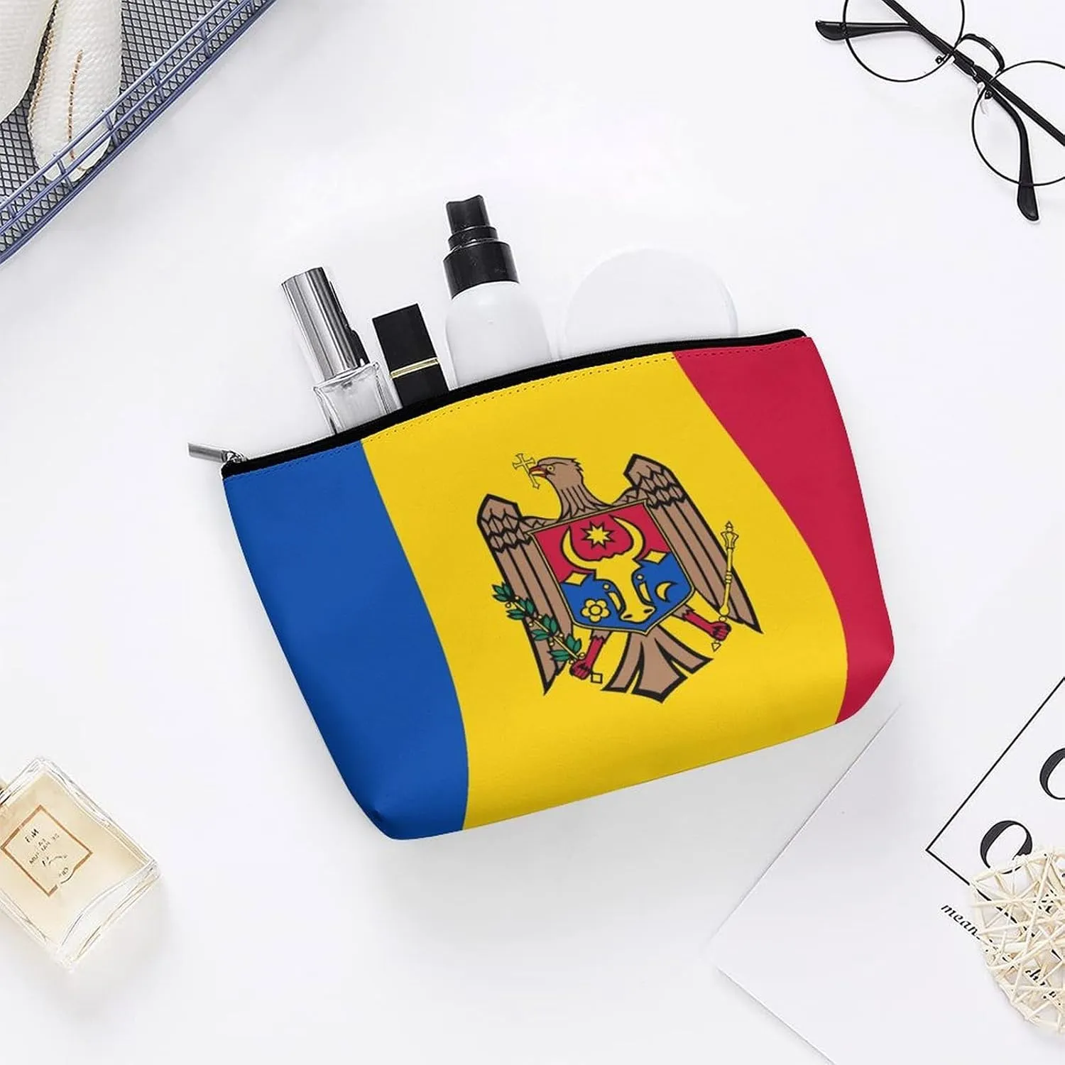 Moldova Flag Portable Makeup Bag Travel-Friendly Cosmetic Organizer for Women and Girls
