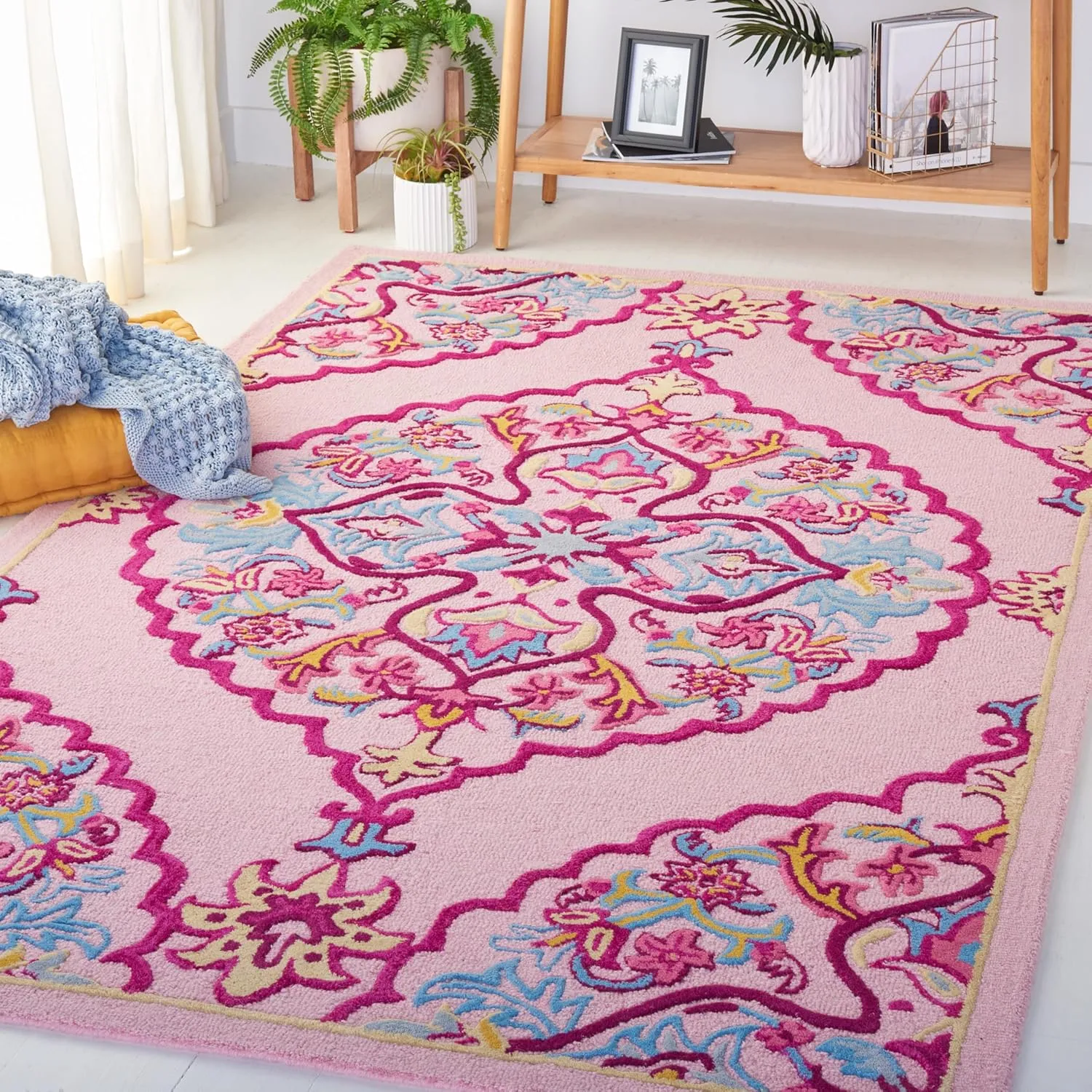 SAFAVIEH Bellagio Collection 5' x 8' Pink/Multi BLG605A Handmade Medallion Premium Wool Area Rug