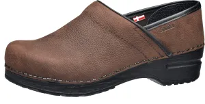 Sanita Women's Professional Oil Closed Leather Clog