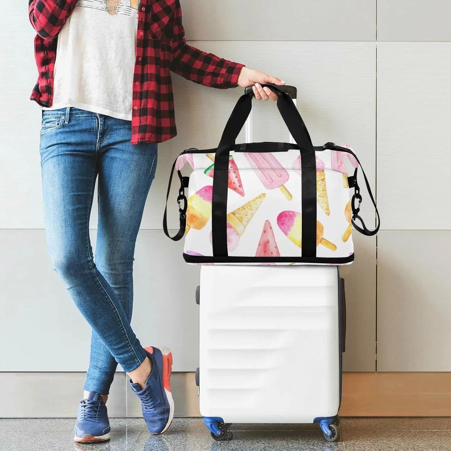 Seamless Watercolor Pink Yellow Red Fruit Ice cream Sticks Gym Duffel Bag, Polyester Travel Weekender Luggage Handbag with Waterproof Pocket for Wet Items, Unisex Foldable Tote for Sports
