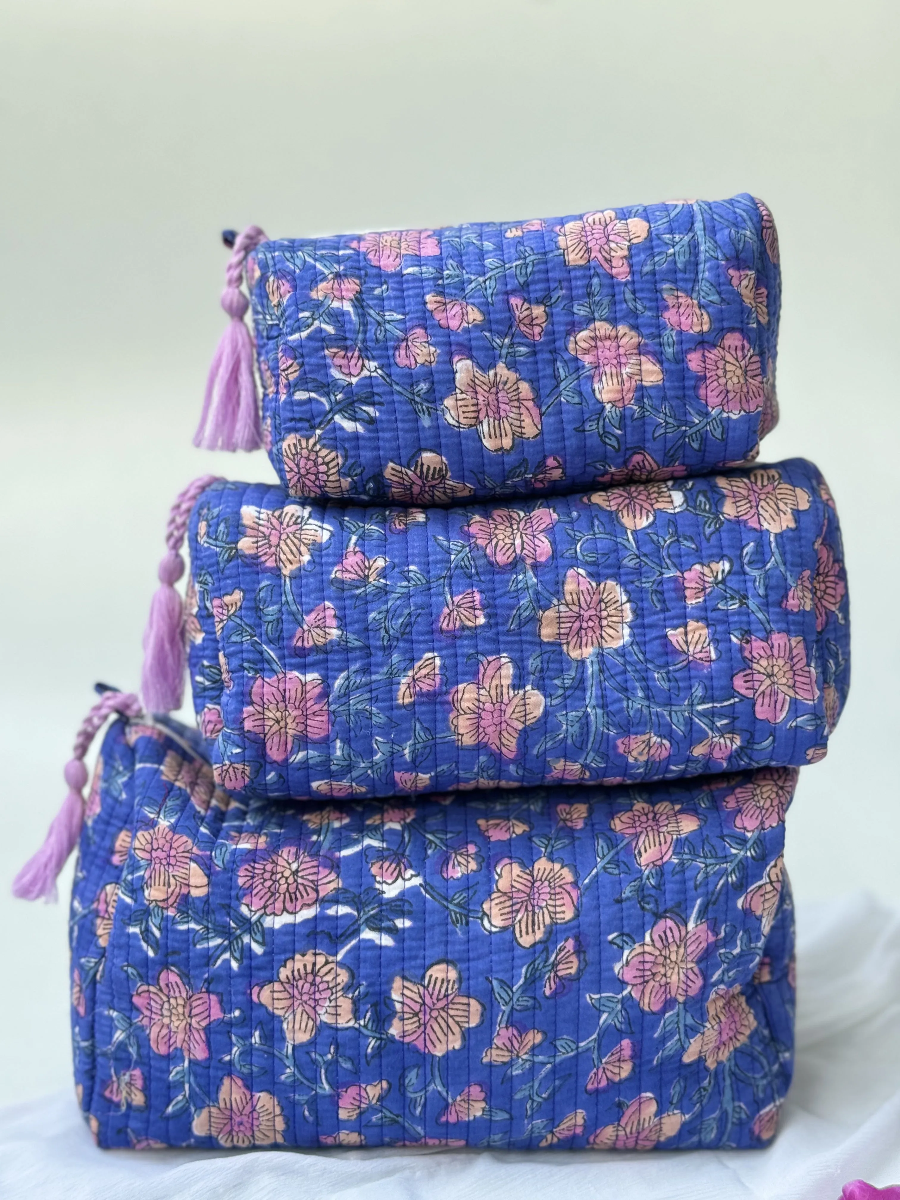 SET OF THREE MULTI PURPOSE TOILETRY BAGS