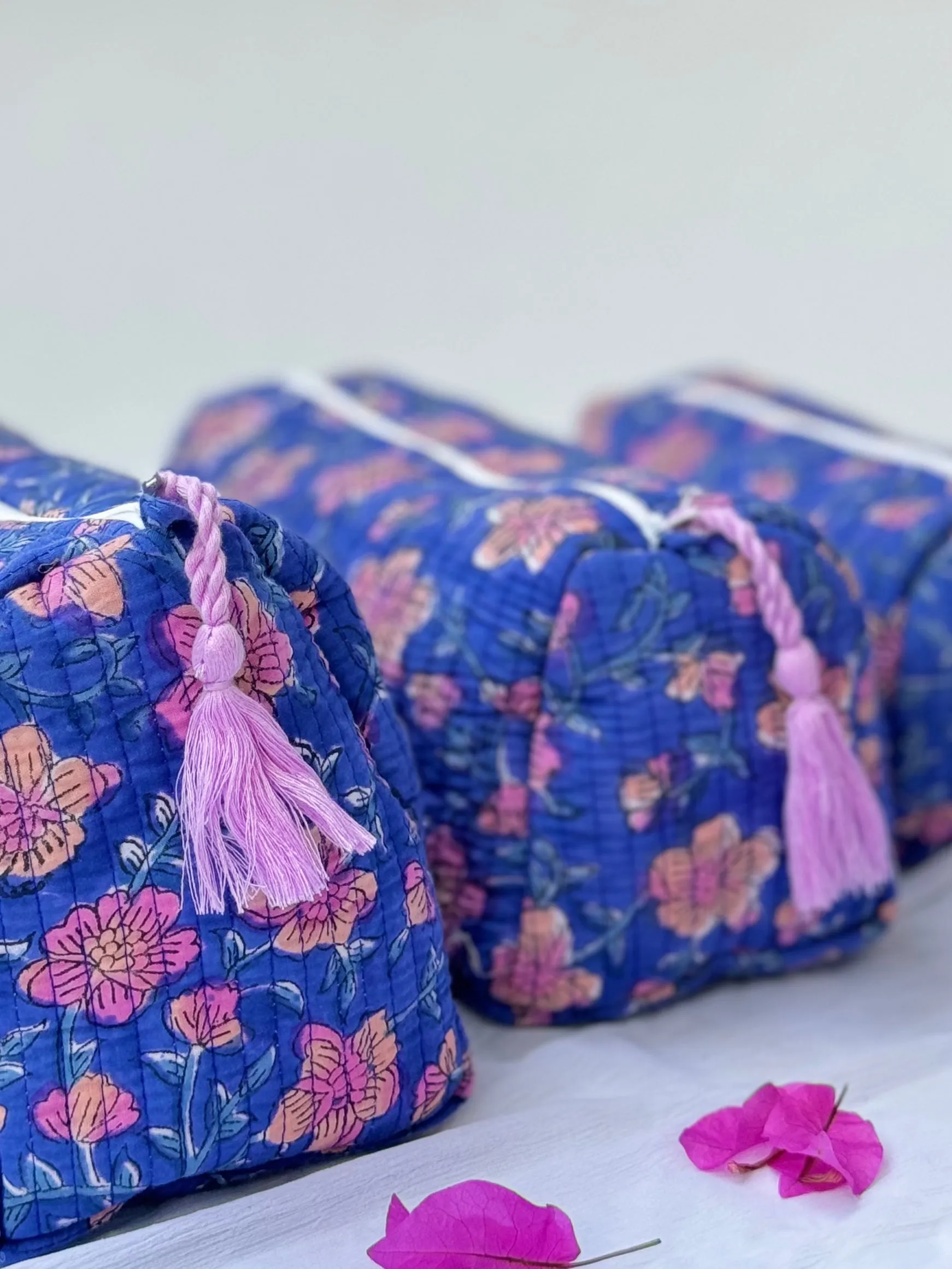SET OF THREE MULTI PURPOSE TOILETRY BAGS