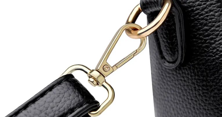 Small Diamond Stitched Leather Crossbody Bag