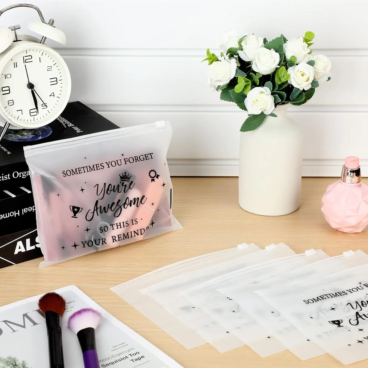 Sunnyray 60 Pcs Nurse Week Mother's Day Gifts Bulk 2025 Appreciation Gift Makeup Cosmetic Bag Bulk Thank You for Women Nurse Teacher Social Worker(You Are Awesome)