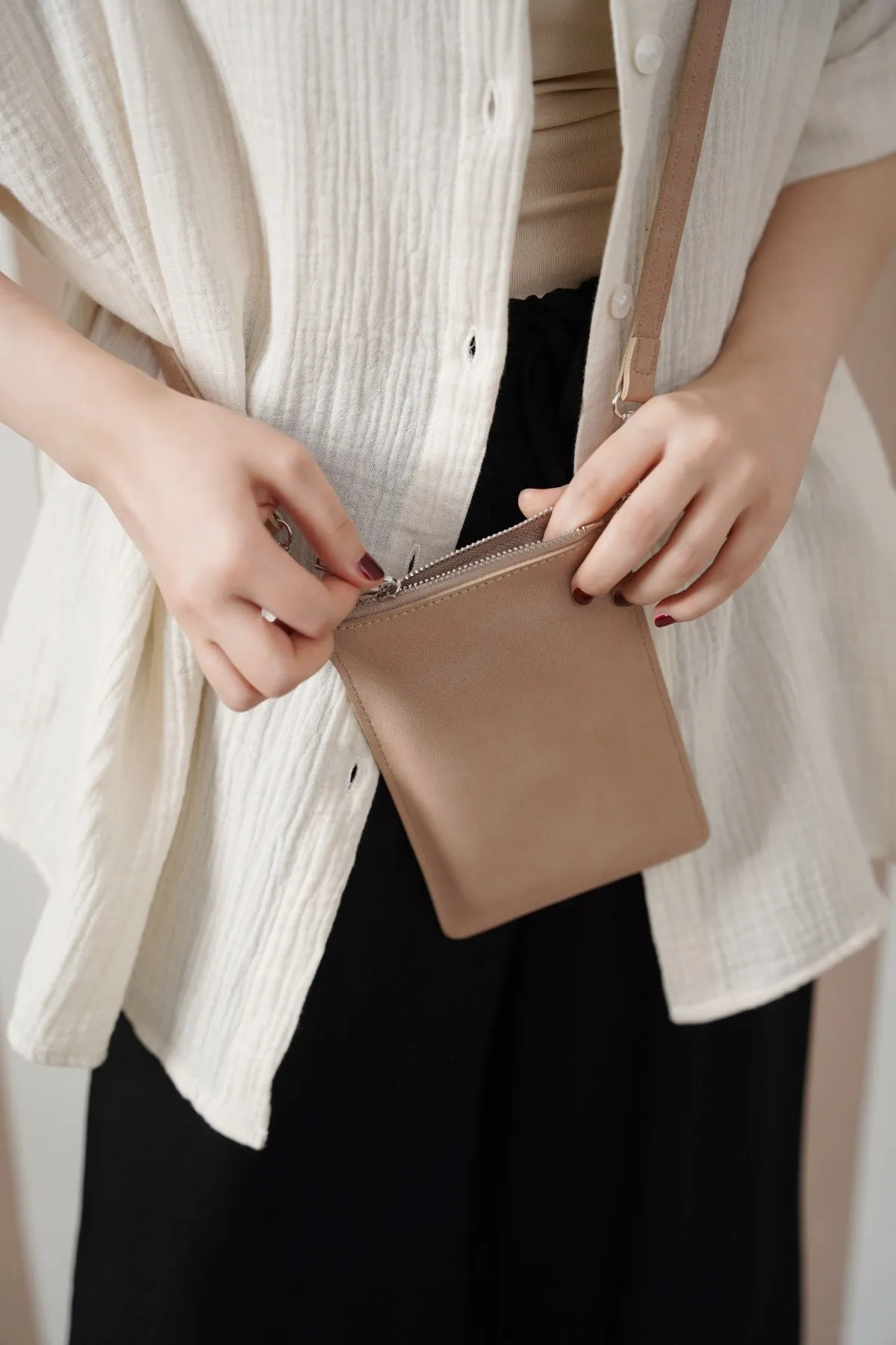 UNISEX PHONE POUCH